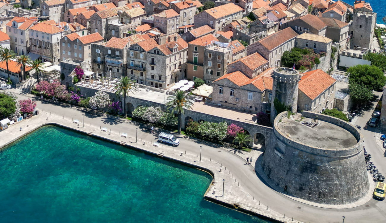 SVE NE&Scaron;TO HITNO, ŽURNO, A POTPISA NA UGOVOR ZA OBE&Scaron;TEĆENJE GRADA KORČULE JO&Scaron; NEMA